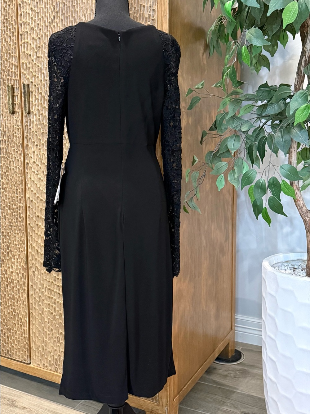NWT Betsy & Adam Dress Elegant Black Midi Long-Sleeve Lace Sequins Size 10 - Picture 2 of 13